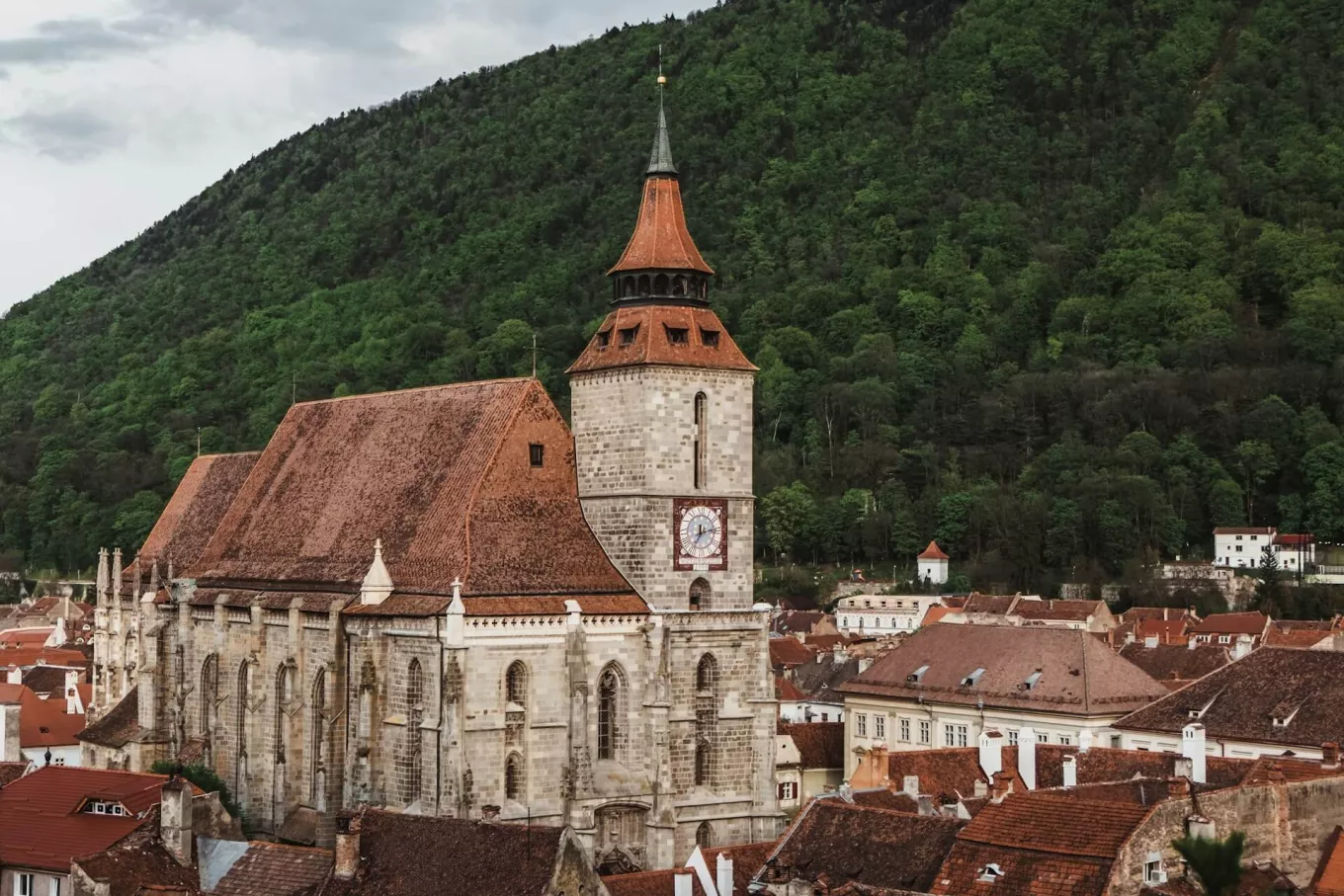 Atracții turistice din România potrivite pentru orice anotimp - Ce să vizitezi și unde poți achita cu cardul de vacanță