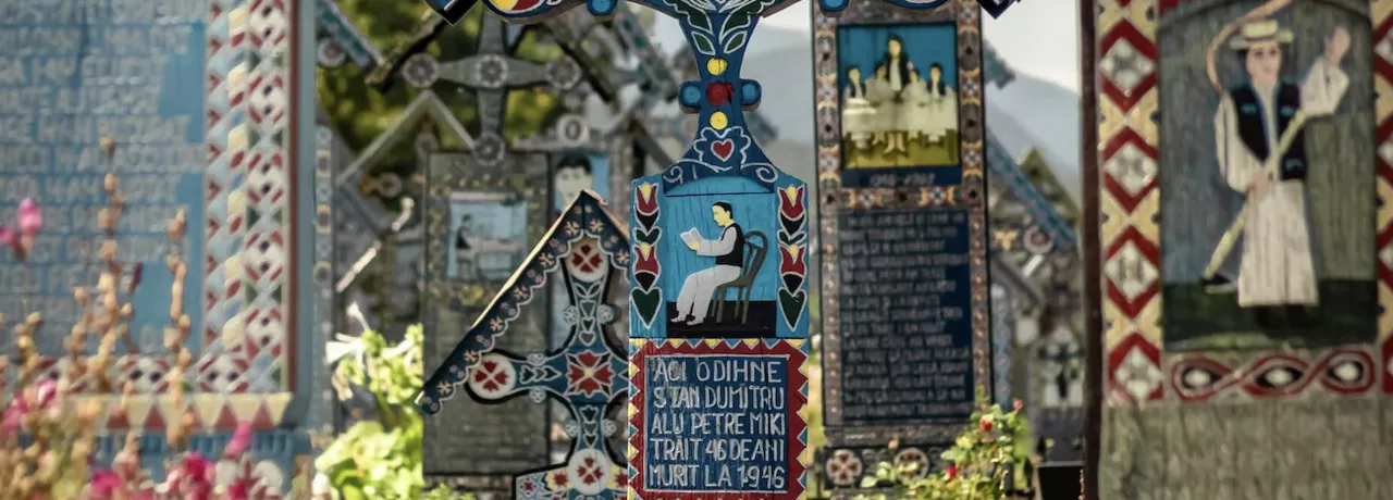 Maramures obiective turistice- Cimitirul Vesel din Săpânța - pluxee.ro