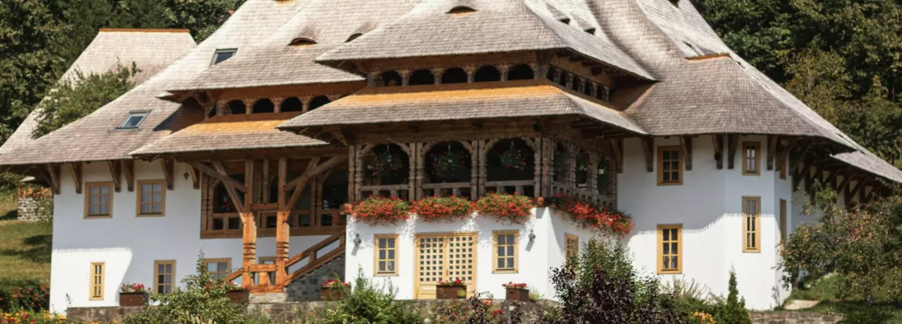 Obiective turistice Maramures - casa traditionala - pluxee.ro 