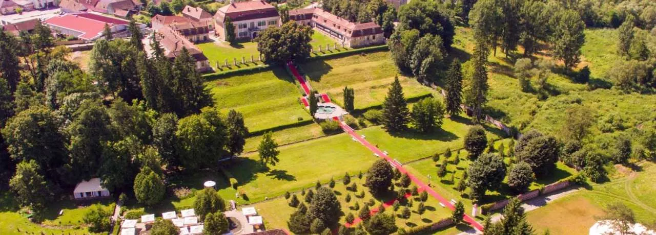 Cele mai importante obiective turistice din centrul Sibiului - Palatul Brukenthal - pluxee.ro 