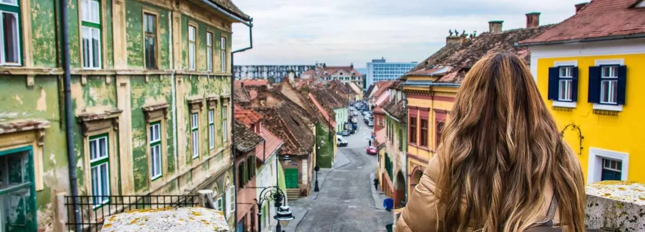 Locuri de vizitat in Sibiu- Piața Mică - pluxee.ro 