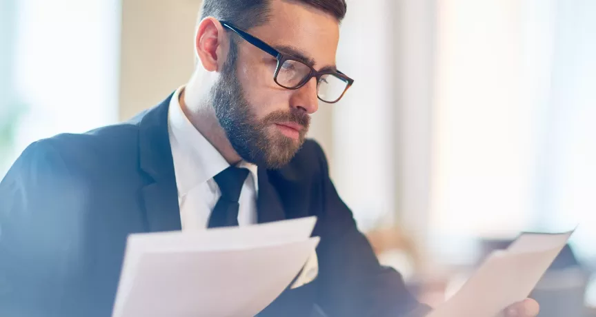 Amnistia fiscală, amnistie persoane fizice - barbat, documente - pluxee.ro 