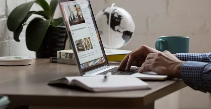 Telemunca versus munca la domiciliu – birou, laptop - Pluxee