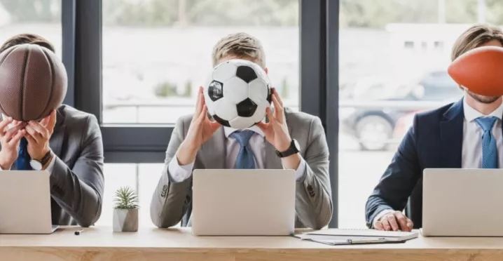 Ce este gamificarea - angajati cu mingi - pluxee.ro