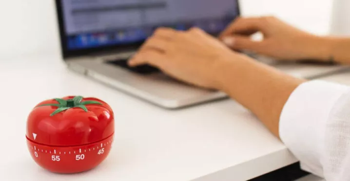 Tehnica Pomodoro - laptop, birou - pluxee.ro