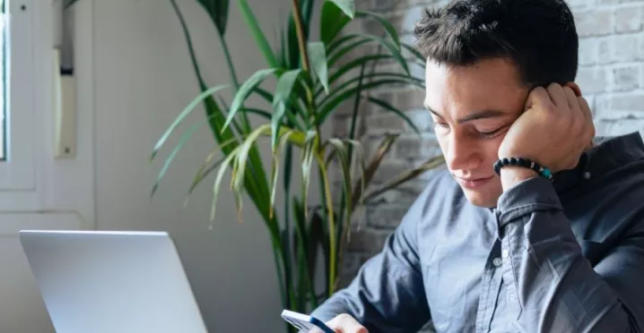 Boreout - sindromul plictiselii la locul de muncă - pluxee.ro