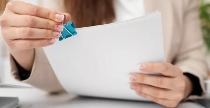 demisie fara preaviz - angajat la birou, dosar - cate ore se lucreaza in preaviz - pluxee.ro