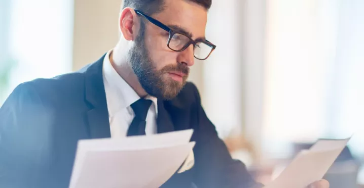 Amnistia fiscală, amnistie persoane fizice - barbat, documente - pluxee.ro