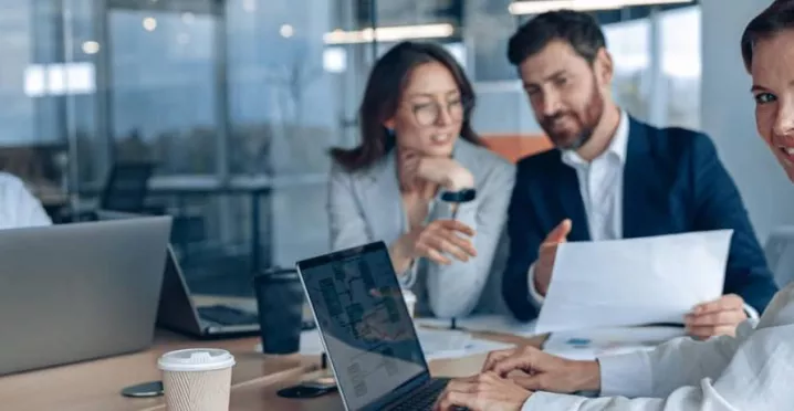 Ce avantaje fiscale au companiile care oferă tichete de masă - angajati la birou - pluxee.ro