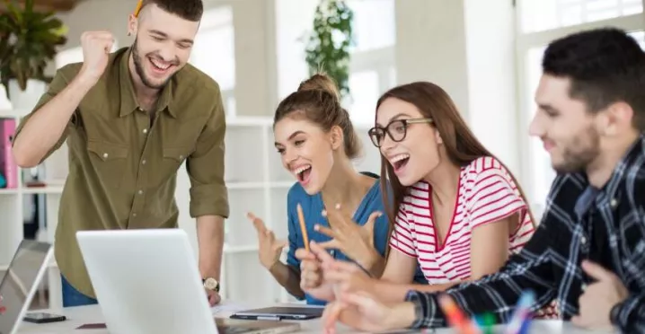 Cum îmi pot motiva angajații în 2026? Strategii moderne pentru echipe implicate - pluxee.ro