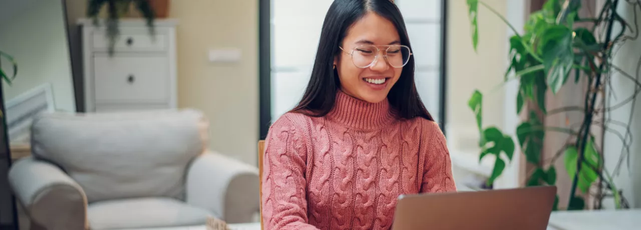 marire de salariu, fata in fata laptopului, Pluxee