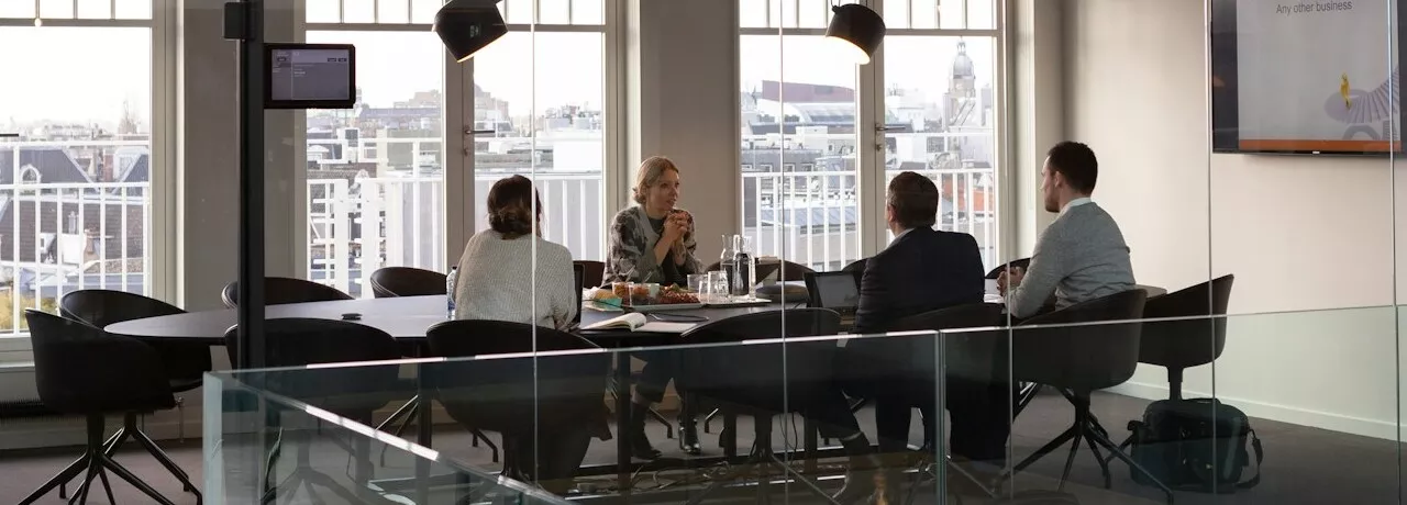 somaj tehnic - angajati in sedinta- Pluxee