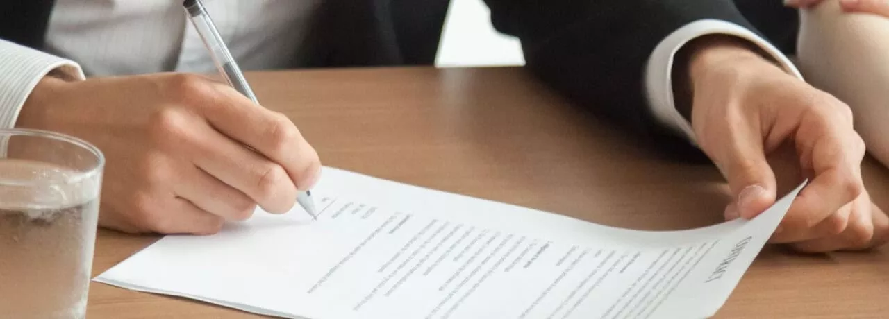 Contractul de muncă pe perioadă determinată - avantaje, dezavantaje, încetare . - pluxee.ro