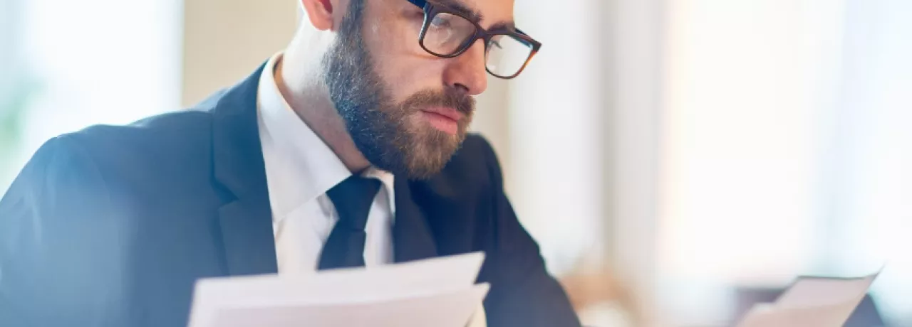 Amnistia fiscală, amnistie persoane fizice - barbat, documente - pluxee.ro