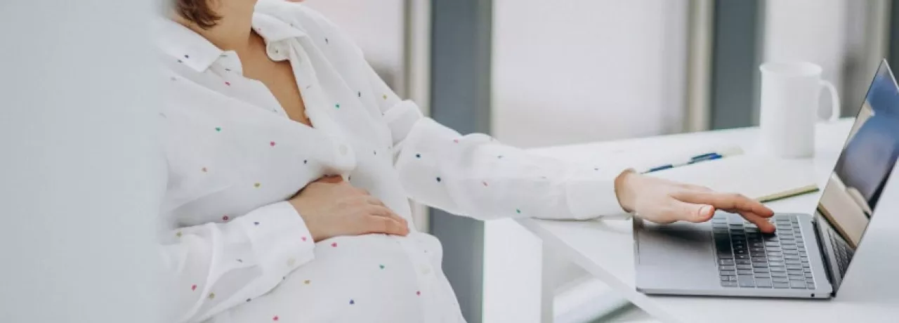 concediu de risc maternal - femeie insarcinata - pluxee.ro