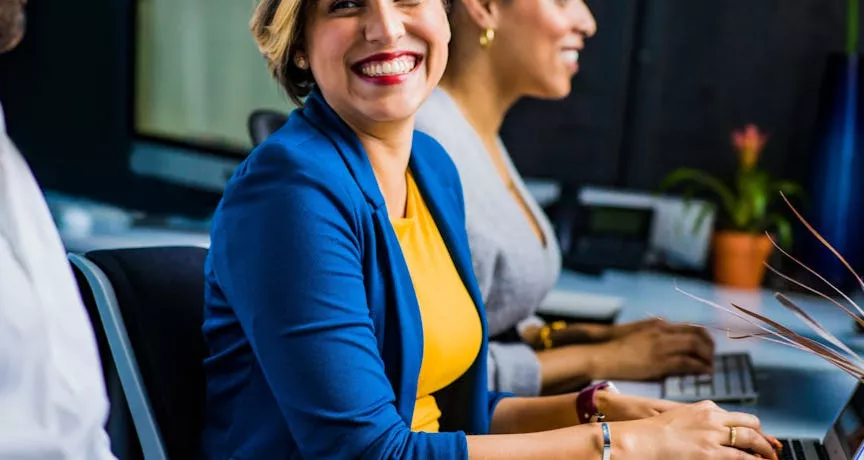 Pontaj:cum se face - angajati fericiti - Pluxee Romania