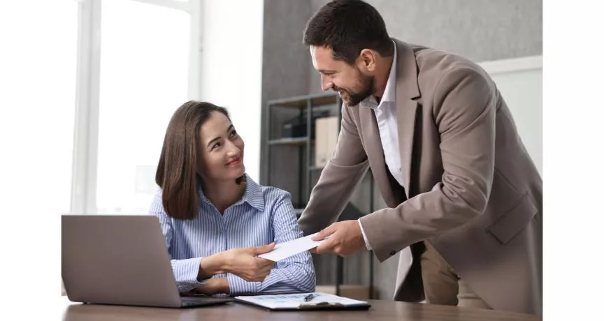 Salarii compensatorii - angajati la birou, laptop, contract - pluxee.ro