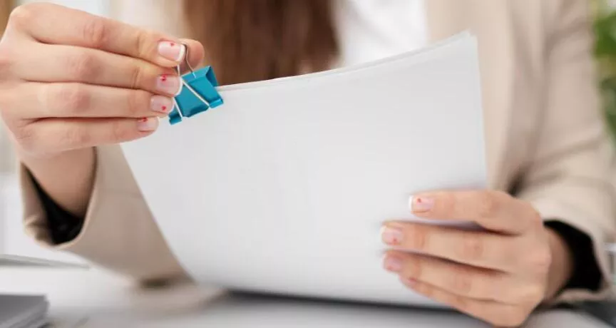 demisie fara preaviz - angajat la birou, dosar - cate ore se lucreaza in preaviz - pluxee.ro