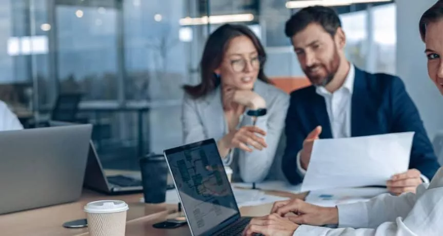 Ce avantaje fiscale au companiile care oferă tichete de masă - angajati la birou - pluxee.ro