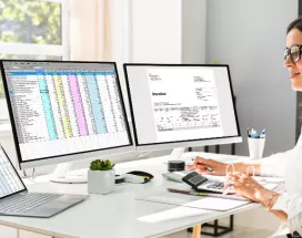 indexarea salariilor cu rata inflatiei, codul muncii - femeie la birou, laptop- Pluxee Romania