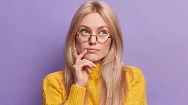 Cum alegi beneficiile extrasalariale - femeie cu ochelari-Pluxee