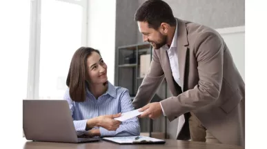 Salarii compensatorii - angajati la birou, laptop, contract - pluxee.ro