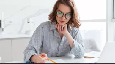 Bilanț contabil - ce este, ce conține - angajata la birou - pluxee.ro