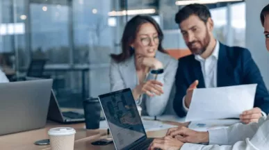 Ce avantaje fiscale au companiile care oferă tichete de masă - angajati la birou - pluxee.ro